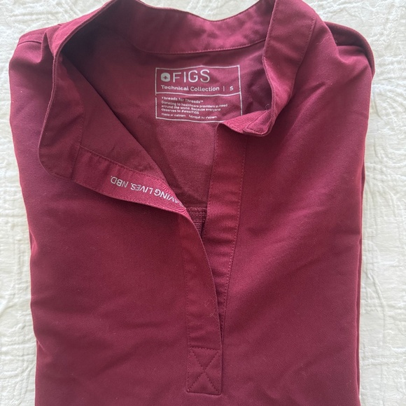 Figs Burgundy Scrub Top - Picture 1 of 2